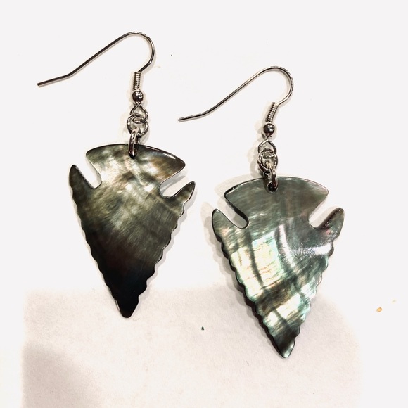 Arrowhead Narrow Shell Earrings - Picture 2 of 6